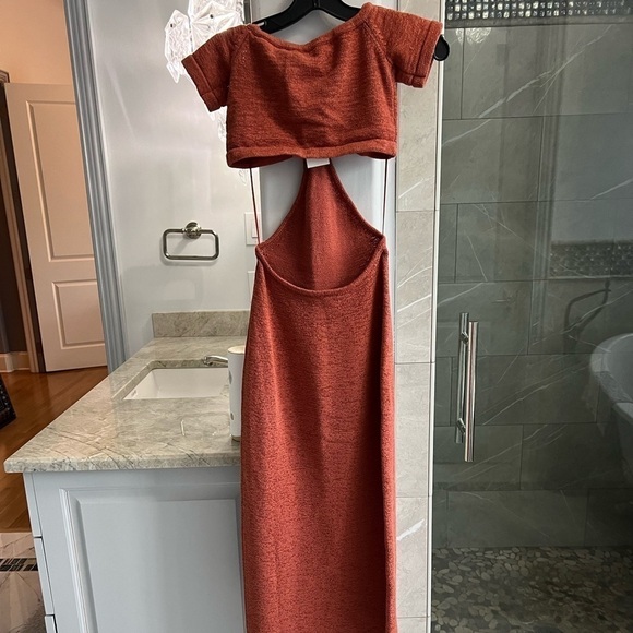 Cult Gaia Alicia Cutout Cotton-Blend Knit Off-The-Shoulder Midi Dress - Picture 11 of 14